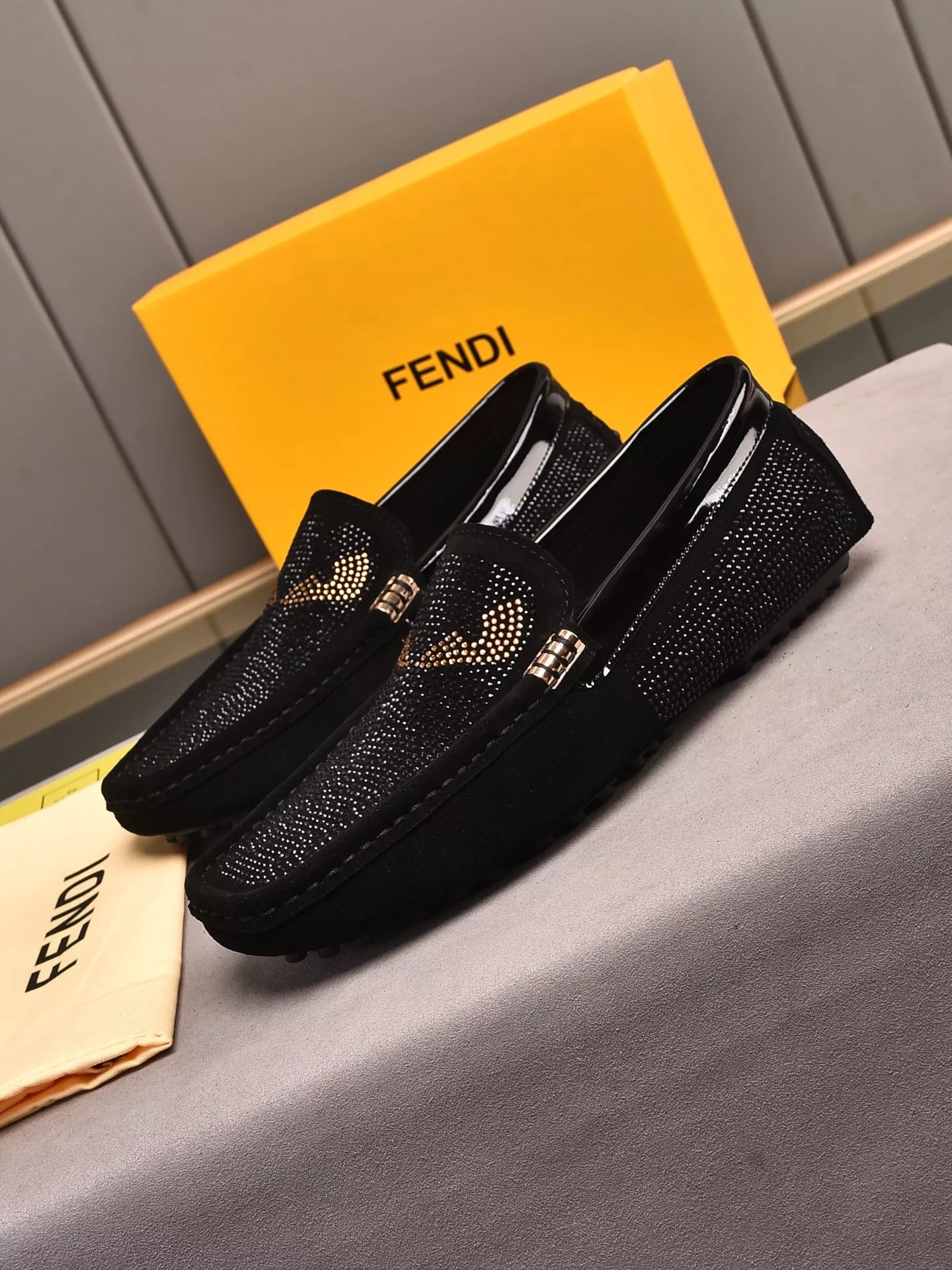 fendi cuir chaussures pour femme s_12744761